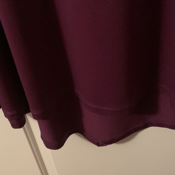 EUC Avenue burgundy stretchy flutter sleeves scoop neck tunic size 30/32 - Picture 8 of 12
